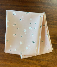 Load image into Gallery viewer, Fat Quarters Tossed Daisies Meadow Organic Poplin