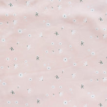 Load image into Gallery viewer, Fat Quarters Tossed Daisies Meadow Organic Poplin