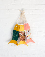 Load image into Gallery viewer, Flying High Fat Quarter Organic Quilter's Weight Cotton