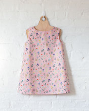 Load image into Gallery viewer, Daisy Perennial Quilters Weight Cotton