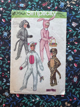 Load image into Gallery viewer, Simplicity 9050 Sewing Pattern
