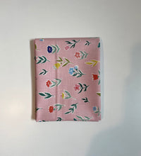 Load image into Gallery viewer, Daisy Perennial Quilters Weight Cotton Fat Quarters
