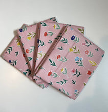 Load image into Gallery viewer, Daisy Perennial Quilters Weight Cotton Fat Quarters
