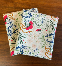 Load image into Gallery viewer, Fat Quarters Tossed Bouquet Meadow Organic Poplin
