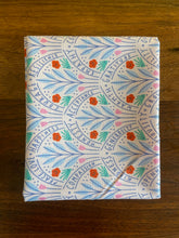 Load image into Gallery viewer, Flower Guide Organic Cotton Fat Quarters
