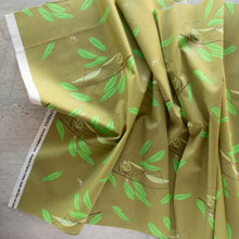 Load image into Gallery viewer, Praying Mantis Organic Cotton Poplin
